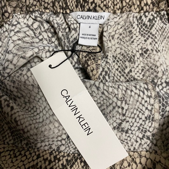 CALVIN KLEIN SHORTS - Picture 2 of 2